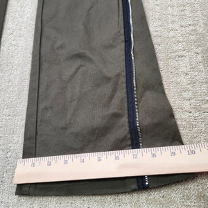 Pantalon évasé en jean vert olive pour femme, détails lacés, fermetures éclair latérales, taille haute, coupe ample, longueur cheville, motif géométrique, style vintage - Product Image 4