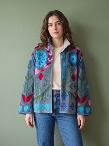 Chaqueta Acolchada Suzani de Terciopelo Bordado y Tejido a Mano, Transpirable, para Mujer, Estilo Boho, Floral, Artesanal, Ecológica, para Verano e Invierno - Product Image 6