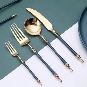 Ensemble de couverts haut de gamme en acier inoxydable (cuillère, fourchette, couteau) pour des expériences culinaires contemporaines - Product Image 5