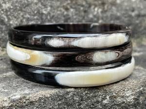 Brazalete Clásico de Cuerno de Vaca, Negro y Blanco Marmoleado, Unisex, Joyería Cristiana Moderna, Accesorio de Moda - Product Image 6