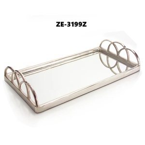 Bandeja Metálica Hecha a Mano de Calidad de Exportación para Importadores, Distribuidores, Minoristas y Proveedores de Decoración del Hogar Internacionales, Rectangular, de Metal - Product Image 1