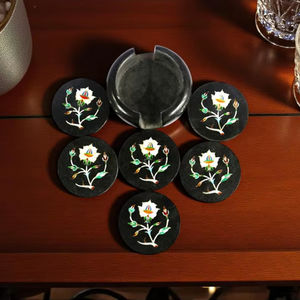 Posavasos de Mármol Negro con Incrustaciones Florales, Posavasos de Piedra Natural Hechos a Mano - Product Image 1