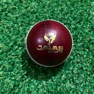 Ballon de cricket en cuir rouge avec logo personnalisé, cousu à la main, balle d'entraînement dure - Product Image 1