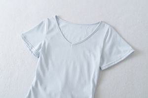 T-shirt élégant pour femme, col en V, coupe ajustée, bleu glace, en mélange de coton doux et respirant, manches courtes, décontracté, basique, été, HD - Product Image 3
