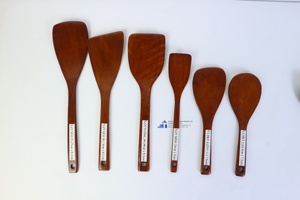 Ensemble de 5 ustensiles de cuisine en bois naturel : spatule, cuillère, louchette, outils de cuisine en provenance du Vietnam - Product Image 5
