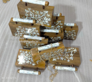 Sac à main d'embrayage en bois fabriqué à la main avec des détails en résine exquis pour les soirées - Product Image 6