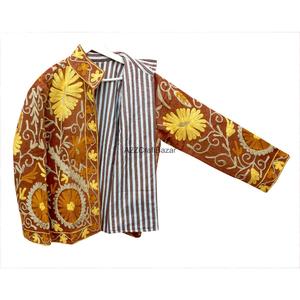เสื้อแจ็คเก็ตผ้าคอร์ดูรอยทำมือสำหรับผู้หญิง คอจีน ปักลายดอกไม้แบบนูน  ผ้าควิลท์  เป็นมิตรกับสิ่งแวดล้อม ระบายอากาศได้ดี - Product Image 1
