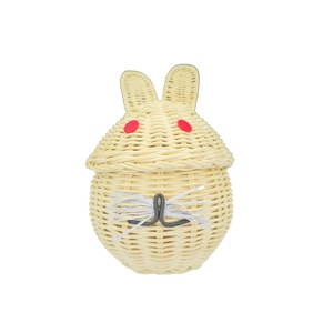 Decoración de conejo de ratán blanco ecológico. Un encantador adorno redondo hecho a mano para salas de estar, oficinas, hoteles y restaurantes. - Product Image 1