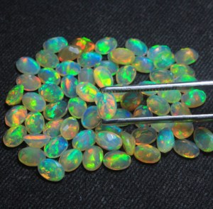 Opale d'Éthiopie naturelle Welo, taille facetée, forme ovale, jeu de couleurs multibrillantes, vente en gros - Product Image 4