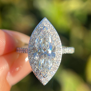 Anillo de compromiso y boda clásico con diamante marquise de 2.70 quilates cultivado en laboratorio, certificado IGI, engaste invisible en oro, ideal para fiestas. - Product Image 6