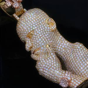 Pendentif Bébé Moissanite Doré Sertie de Pierres, Breloque Figurine, Bijou Hip Hop, Design Personnalisé, Cadeau - Product Image 1
