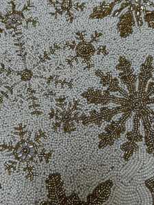 Chemin de table brodé de luxe, motif floral doré, bord festonné beige, décoration d'intérieur - Product Image 5
