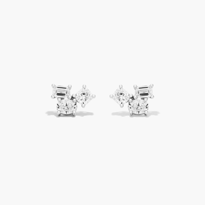 Pendientes de Diamante Moissanita de Corte Ovalado en Plata de Ley 925 de Lujo, Diseño Solitario Elegante y Brillante, Joyería Fina Atemporal - Product Image 1