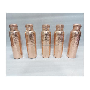 Botella de agua de cobre premium para una ingesta regular de agua que apoya la digestión natural y el bienestar. - Product Image 1