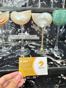 Juego de 2 Copas de Cóctel Personalizadas con Nombre y Diseño de Concha Marina, Copas de Boda en la Playa Hechas a Mano, Duraderas, Estilo Costero, Regalo - Product Image 1