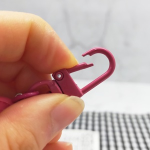 Adorable Flower Keychain made Resin and Alloy Bag <b>Charm</b> and <b>Keyring</b>, Perfect for Gifts. A charming accessory for everyday use - Product Image 2
