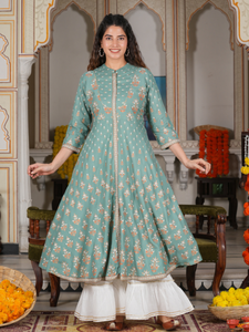Kurta Anarkali vert en rayonne à imprimé floral pour femme, avec col mandarin et manches trois-quarts, conçu pour la mode ethnique mondiale - Product Image 3