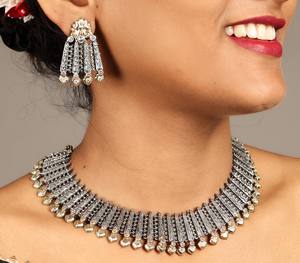 Conjunto de Joyería Bohemia de Latón Plateado en Plata Antigua para Mujer, con Aretes y Collar, para Compromiso, Boda o Aniversario - Product Image 4