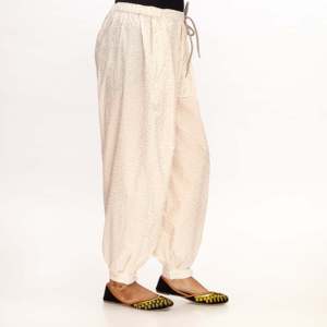 Robe de cocktail élégante Shalwar PS4585 Cambric sérigraphiée dorée - Product Image 1