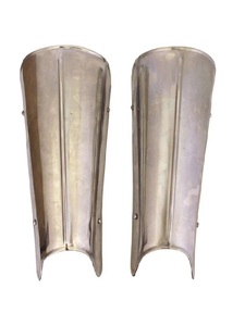 Armure de jambe médiévale de qualité supérieure en acier, protège-jambes au design classique pour les expositions muséales, la décoration intérieure et l'affichage. - Product Image 1