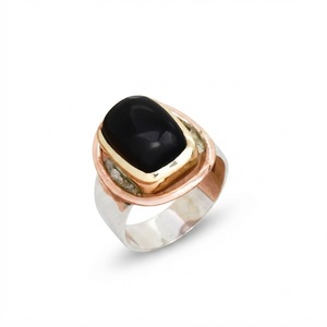 Anillo de Ónix Negro Natural al por Mayor, Plata de Ley 925, Banda Ancha Martillada, Anillo Bohemio Bicolor con Gema para Mujer - Product Image 1