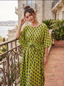 Robe longue caftan élégante en coton vert citron à imprimé floral pour femme, style bohème, avec ceinture à nouer, idéale pour la plage ou comme cache-maillot. - Product Image 3