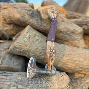 Hache nordique viking traditionnelle de qualité industrielle, design décoratif, lame en acier au carbone gravée de runes, poignée en bois, pièce de présentation - Product Image 1