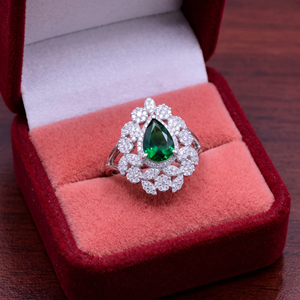 Bague à anneau fendu en argent sterling 925 avec zircone cubique vert poire et halo floral, vente en gros, Memoria Jewels - Product Image 5