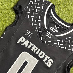 Conjunto de Uniforme de Fútbol Americano Negro con Vela Azul, Ropa Deportiva Juvenil, Manga Corta, Cuello en V, 100% Poliéster, Logotipo Personalizado Patriots - Product Image 3