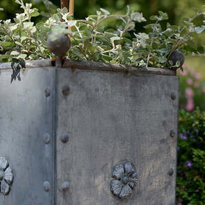 <b>Large</b> metal iron outdoor Galvanized heavy duty planters Customized metal planters <b>box</b> Heavy duty outdoor garden - Product Image 2