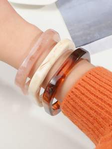 Pulseras de resina con diseño de amor para fiestas o como recuerdo, de AFZA ENTERPRISES - Product Image 4