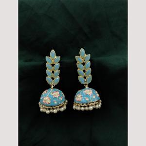 Pendientes de Perlas de Imitación Estilo Étnico Chapados en Oro JeweleMarket Premium Floral Jhumka para Mujer, Ideales para Bodas - Product Image 1