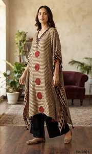 Robe tunique bohème en lin et coton à col en V, imprimé géométrique, ourlet asymétrique, manches chauve-souris, longueur midi - Product Image 2