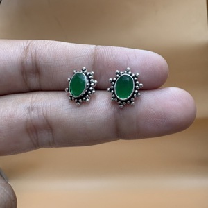 Boucles d'oreilles clous en argent sterling 925, onyx vert 8 mm, ovales, facettées, bord perlé vintage, bijoux fins faits à la main - Product Image 5