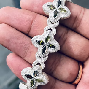 Pulsera de Eslabones Florales de Moissanita, Pulsera de Lujo para Mujer, Joyería con Incrustaciones de Piedras Preciosas Verdes - Product Image 1