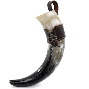 Corne de buffle Viking rustique pour décoration intérieure, forme naturelle, avec sangle en cuir, corne à boire Viking sur mesure - Product Image 1
