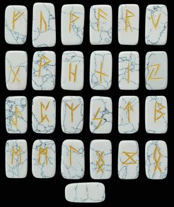 Pierres de Howlite Naturelle Gravées Symboles Futhark – Pierres de Collection Artistiques pour la Divination - Product Image 2