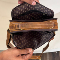 ¡Novedad de 2025! Bolso de hombro de viaje personalizado, bolso de mensajero de moda de cuero genuino para hombre, bolso cruzado pequeño de diseñador para hombre