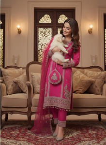 Conjunto de Traje de Seda Rosa con Bordado, Corte Regular, Largo hasta la Rodilla, Ropa Étnica Tradicional para Mujer, Vestido para Bodas de India y Pakistán, Diwali - Product Image 4