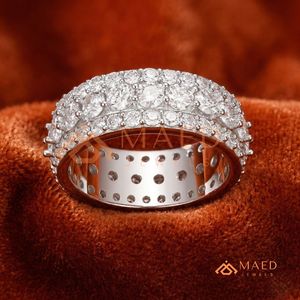 Bague Éternité Triple Rangée Sertie de Pierres en Argent Sterling 925 – Bague Statement à Coupe Ronde, Alliance Multi-Rangée en Argent Sterling - Product Image 3