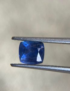 Zafiro azul real natural con corte cojín. Zafiro de las minas de Ceilán, tratado térmicamente. - Product Image 2