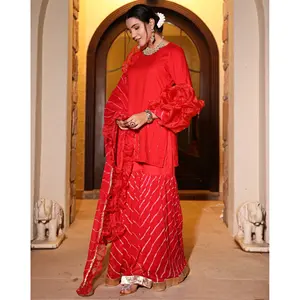 Conjunto de Salwar Kameez Étnico para Mujer con Mangas Abullonadas, Material de Rayón Rojo, Secado Rápido, Corte Regular para Bodas/Fiestas - Product Image 1