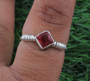 Bague en argent sterling sertie de quartz rubis fait main, style vintage, taille brillant, pour femme, bijoux fins artisanaux - Product Image 6