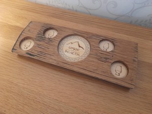 Bandeja Decorativa Rústica de Madera para Servir Cerveza con Soporte para Vasos de Degustación, Ideal para Restaurantes, Bares y Picnics - Product Image 6
