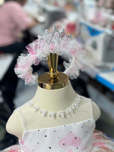 Vestido de Princesa para Niñas Bao Tran con Estampado de Personajes en Capas, Mangas Farol, Dobladillo Enrollado, Transpirable y Ecológico, 100% Algodón - Product Image 4