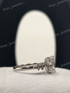 Anillo de compromiso de moissanita VVS, corte radiante, con piedras laterales de corte redondo, anillo de boda para mujer - Product Image 2