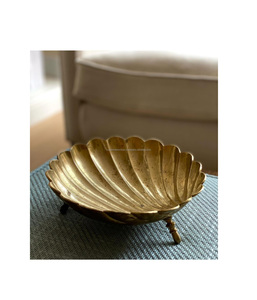 Bol de service classique en laiton poli pour une présentation de table élégante avec un artisanat d'inspiration patrimoniale - Product Image 4