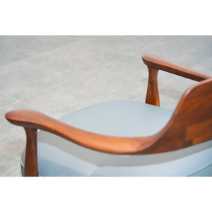 Fauteuil de détente moderne en bois de noyer, revêtement en cuir noir, pivotant, avec base en métal doré pour villa, hôtel PISANO - Product Image 4