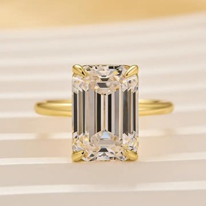 Bague de fiançailles solitaire en moissanite taille émeraude 925 plaquée or 5,0 carats, style vintage, vente en gros - Product Image 5