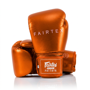 นวมชกมวยไทย Fairtex สีสั่งทำได้ รุ่น Unisex สีส้ม หนังแท้เงางาม จับกระชับมือ น้ำหนักเบา เหมาะสำหรับการฝึกซ้อม - Product Image 1